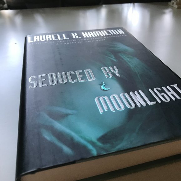 🧿 2 for $25 🧿 Laurell K Hamilton - Seduced By Moonlight - A Novel - Picture 4 of 12